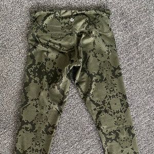 Lululemon cropped leggings
